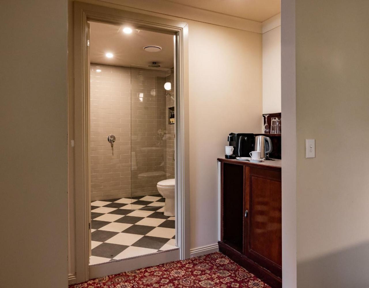 Executive Suite with Free High Speed WiFi
